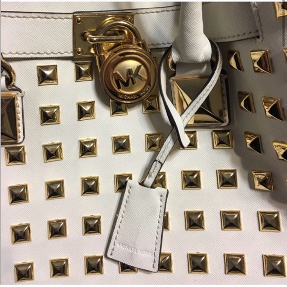 Michael Kors Large Pyramid Stud Saffiano Bag - Picture 3 of 9